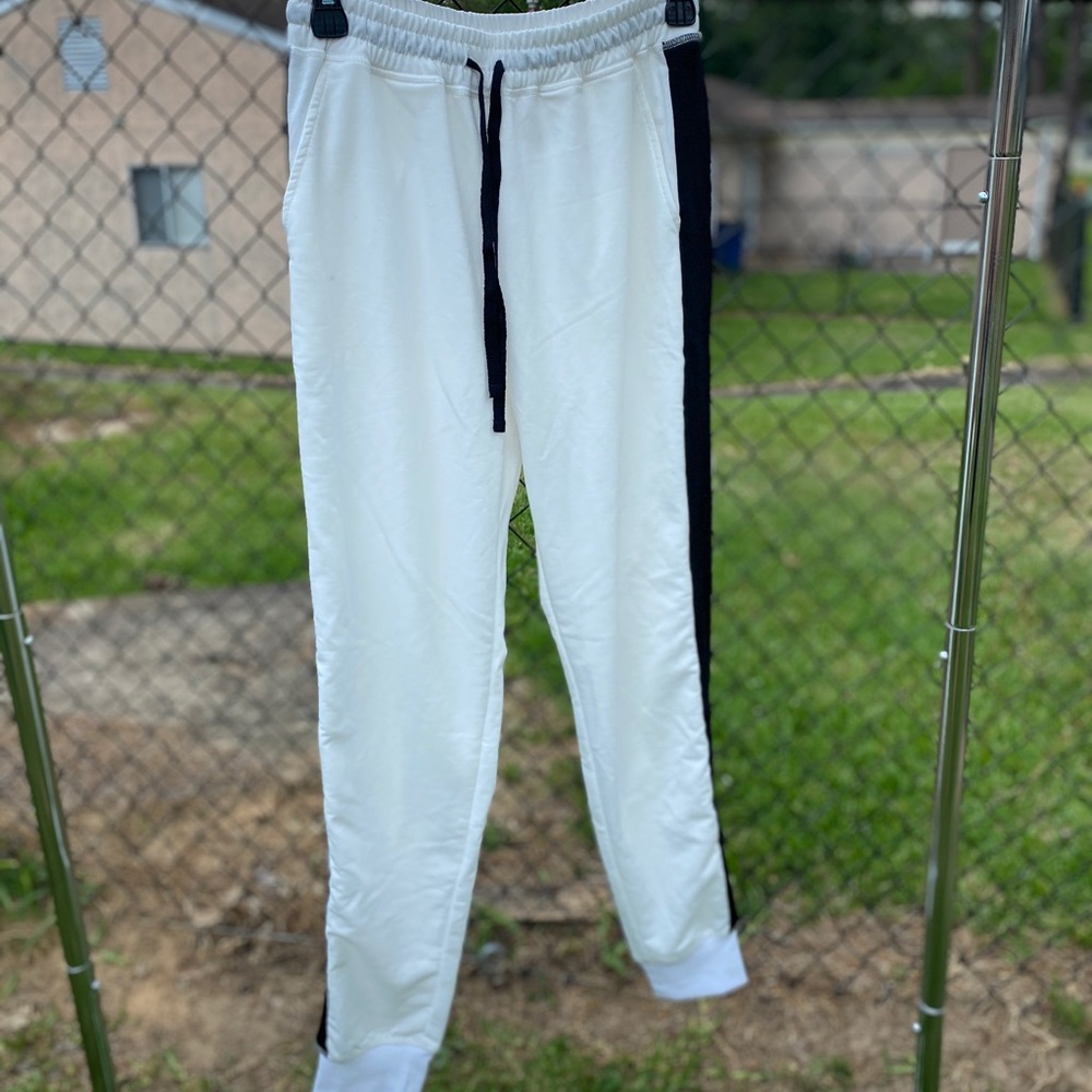 🛑SOLD🛑 White w/ black stripe Lularoe Jax 🦄